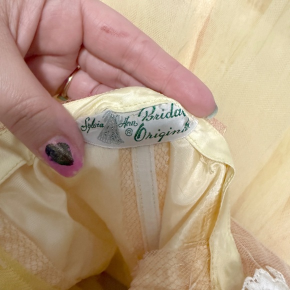 Vintage 1950s Sylvia Ann Bridal Fit & Flare Pale Yellow and Peach Tulle Dress - Picture 11 of 11